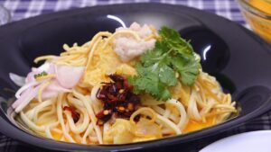 6. အိုဆာကာရွှေတောင်ခေါက်ဆွဲ